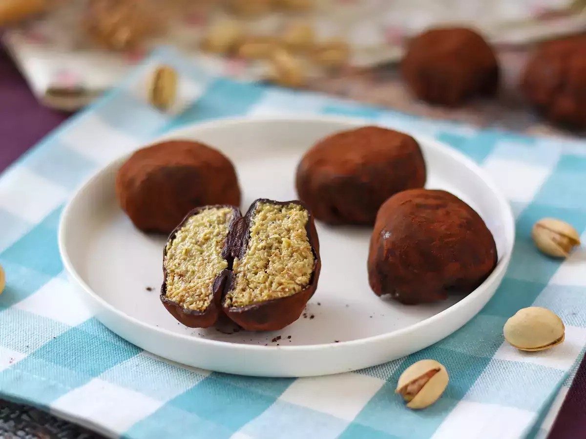 Dubajské žvýkací sušenky, virální recept na mochis s pistáciovou a kadaifovou náplní - foto 7