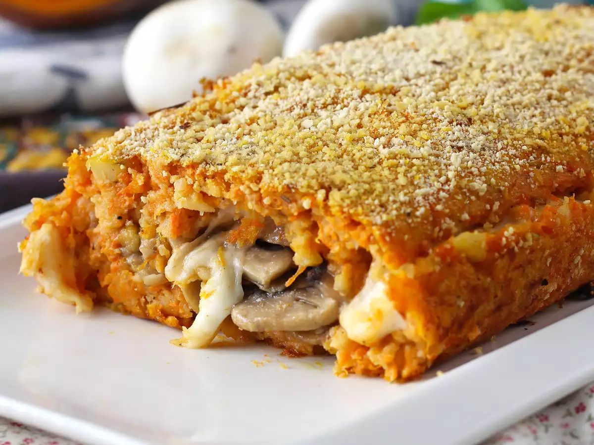 Dýňová sekaná s houbami a táhnoucím se sýrem scamorza: snadný a chutný recept z trouby