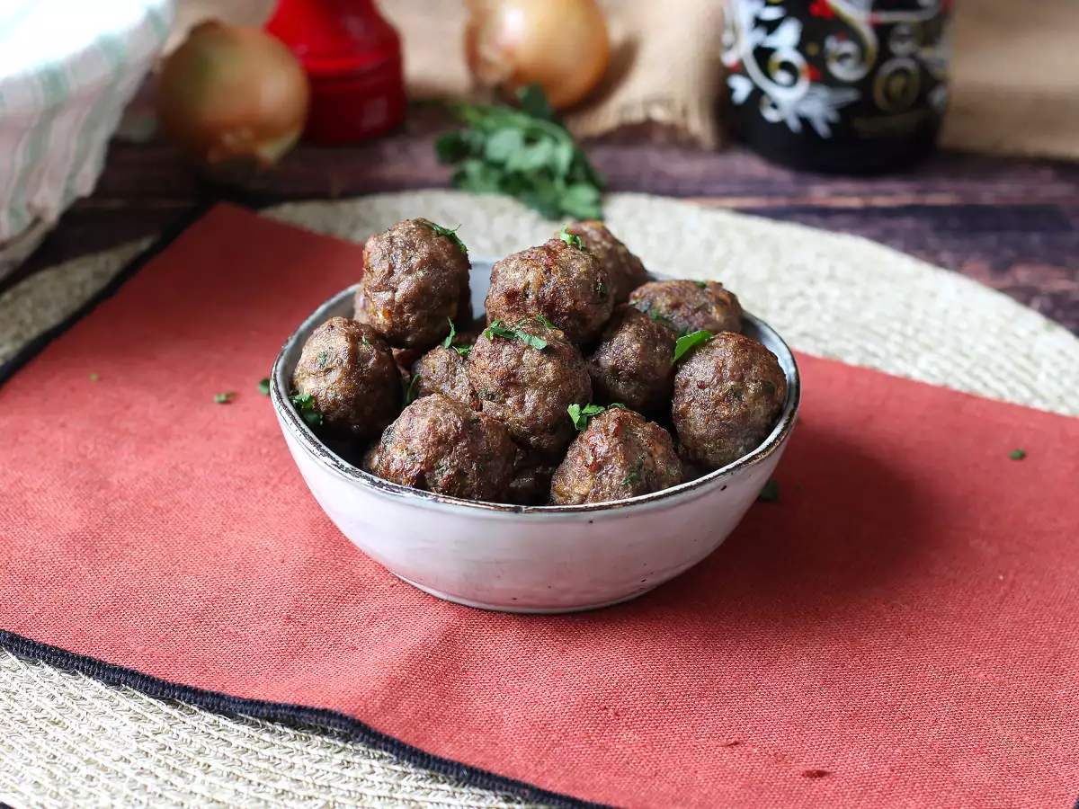Extra šťavnaté masové kuličky v horkovzdušné fritéze: snadný a rychlý recept z hovězího masa - foto 2