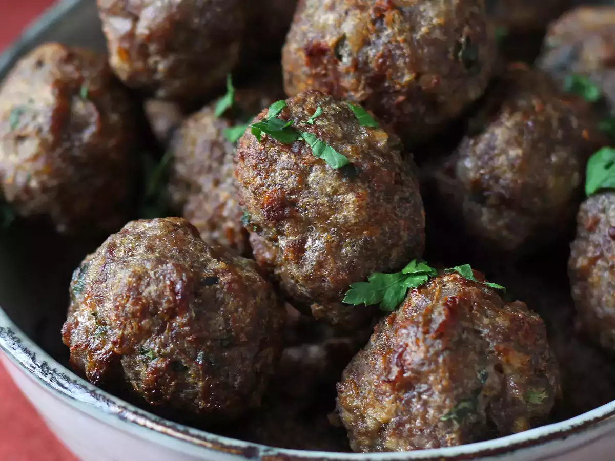 Extra šťavnaté masové kuličky v horkovzdušné fritéze: snadný a rychlý recept z hovězího masa - foto 3