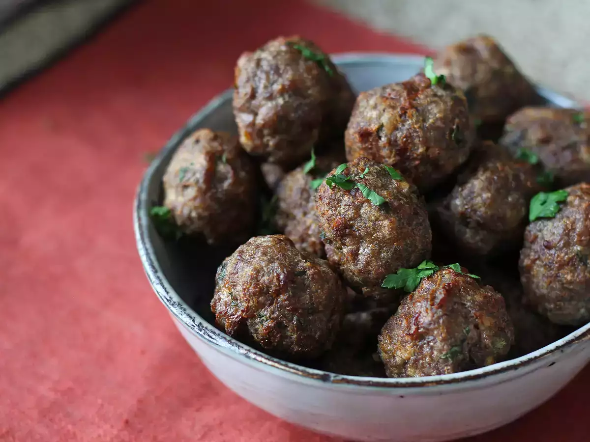 Extra šťavnaté masové kuličky v horkovzdušné fritéze: snadný a rychlý recept z hovězího masa - foto 5