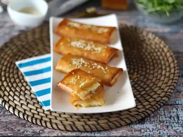 Recept Feta saganaki: řecký recept na křupavou fetu s medem