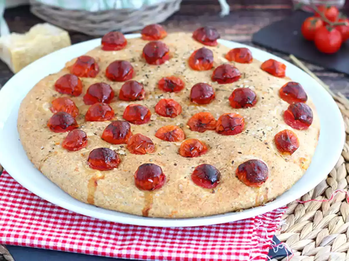 Focaccia s cherry rajčátky