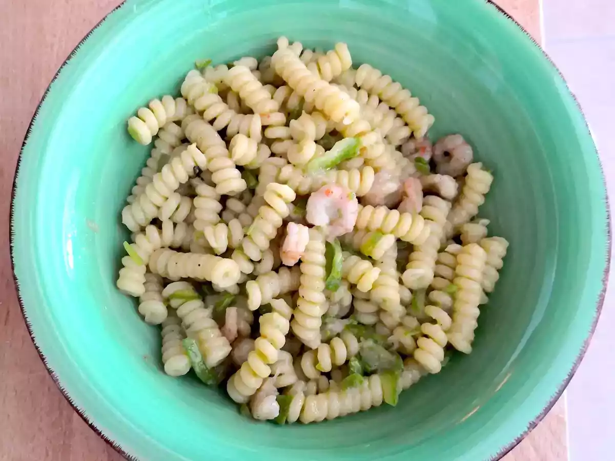 Fusilli s cuketami, krevetami a zázvorem