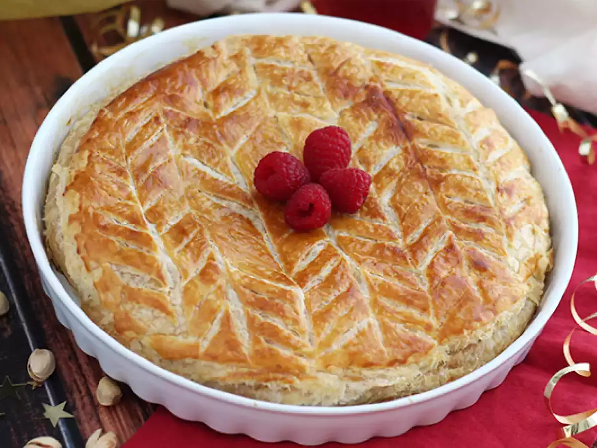 Galette des rois s frangipane, malinami a pistáciemi - foto 4