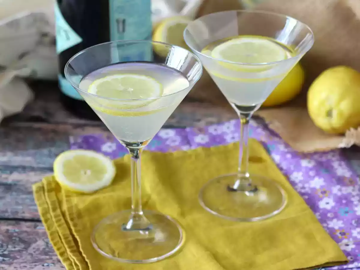 Gin fizz, o který se můžete během aperitivu podělit se všemi hosty.