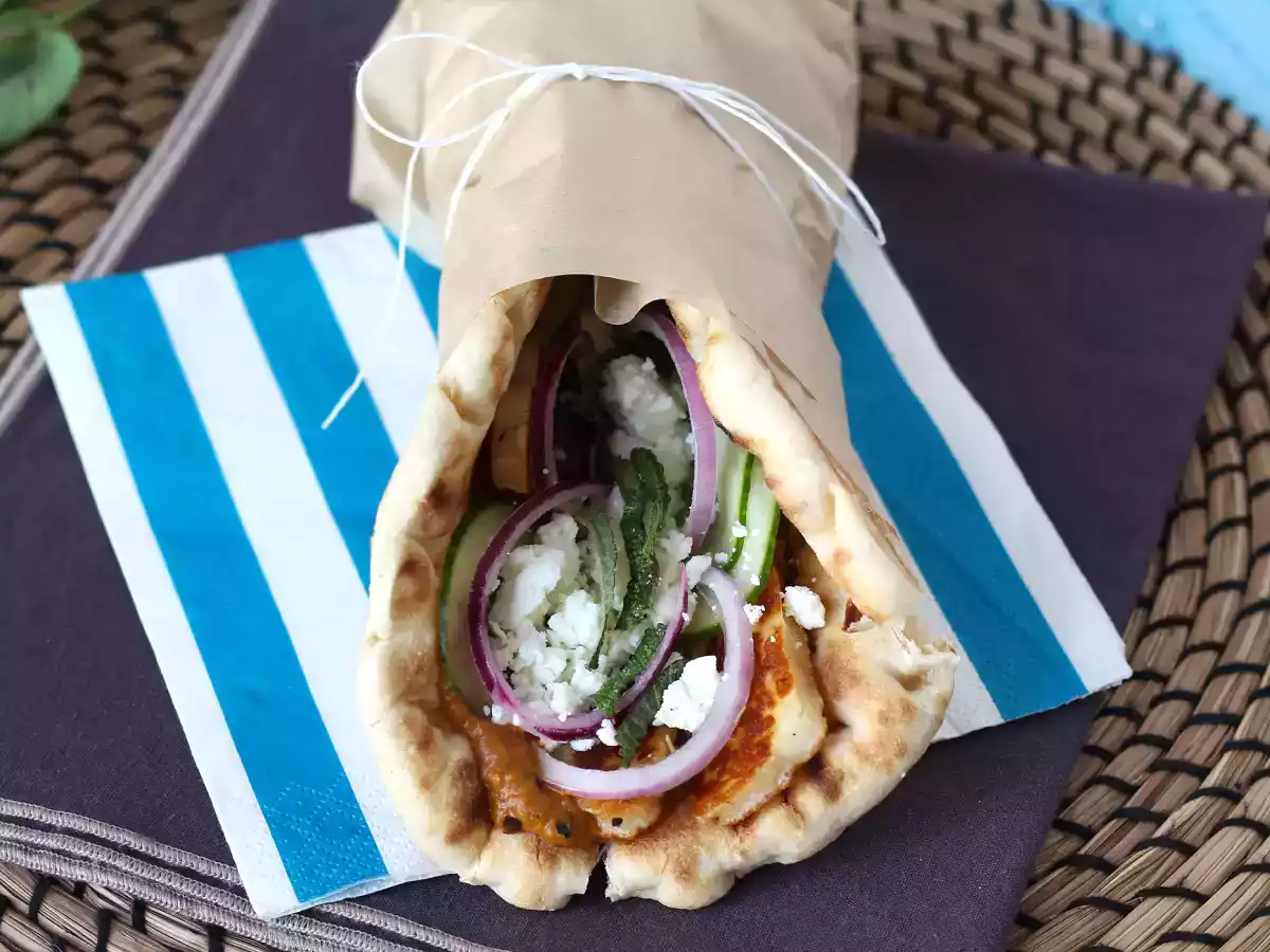 Gyros s halloumi, vegetariánská verze řeckého sendviče! - foto 5