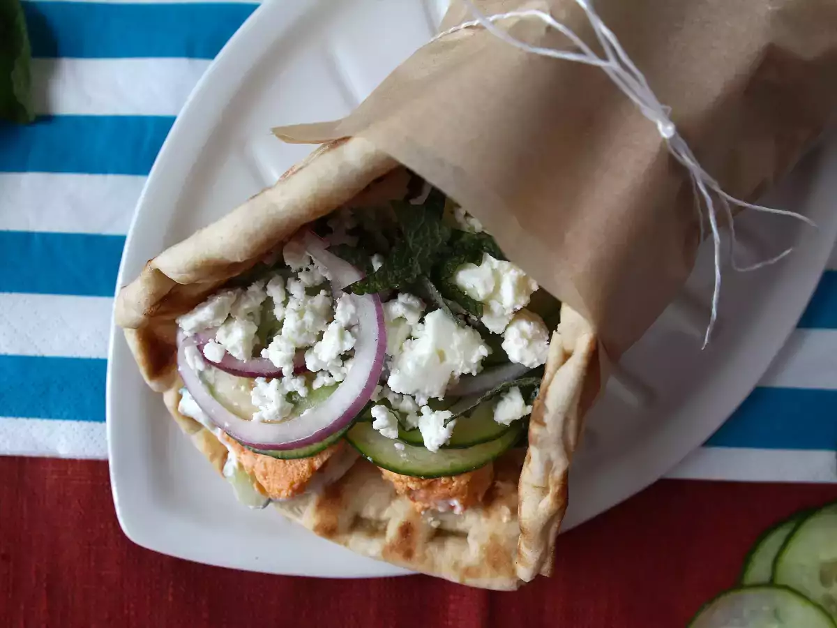 Gyros s lososem: řecký rybí sendvič na léto - foto 4