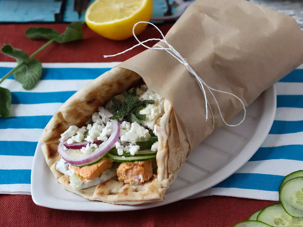 Gyros s lososem: řecký rybí sendvič na léto - foto 5