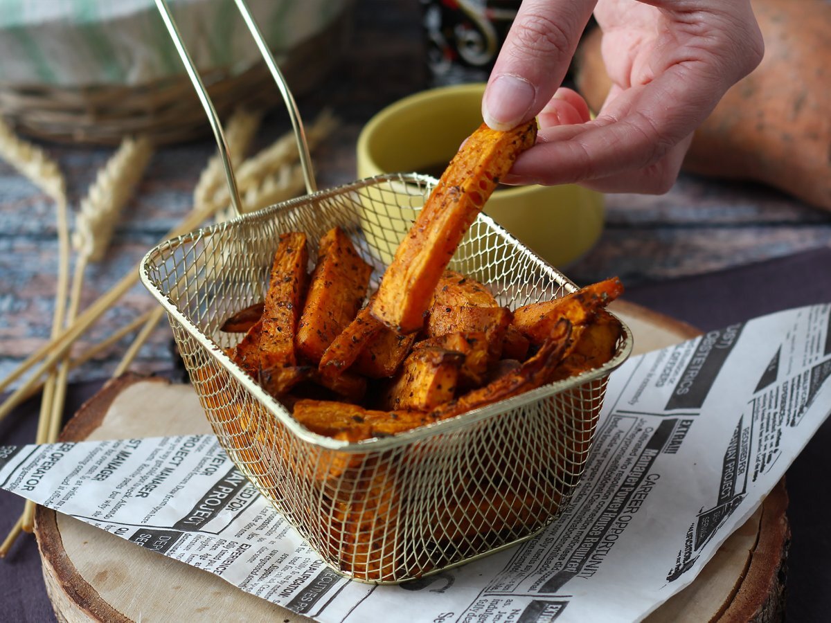Hranolky ze sladkých brambor v Air Fryer, pro křupavý a měkký výsledek!