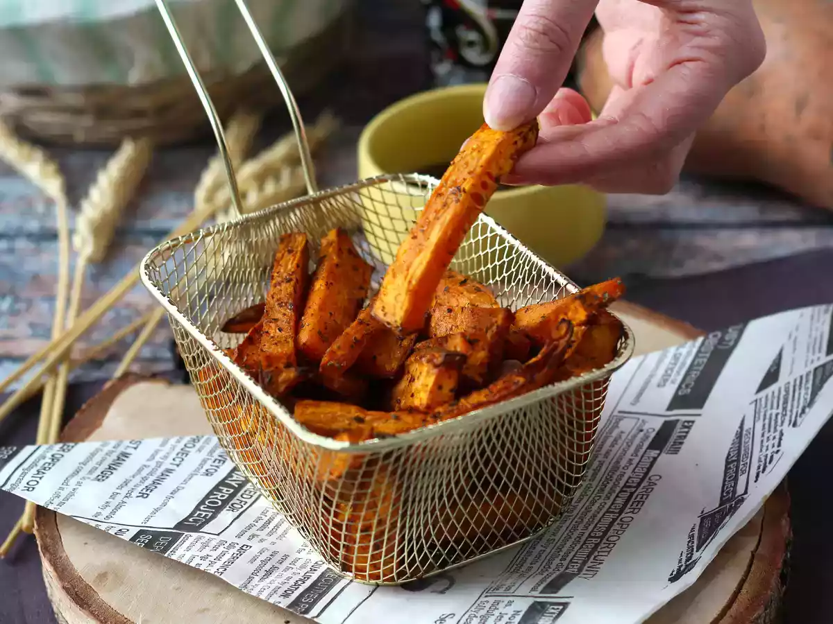 Hranolky ze sladkých brambor v Air Fryer, pro křupavý a měkký výsledek!