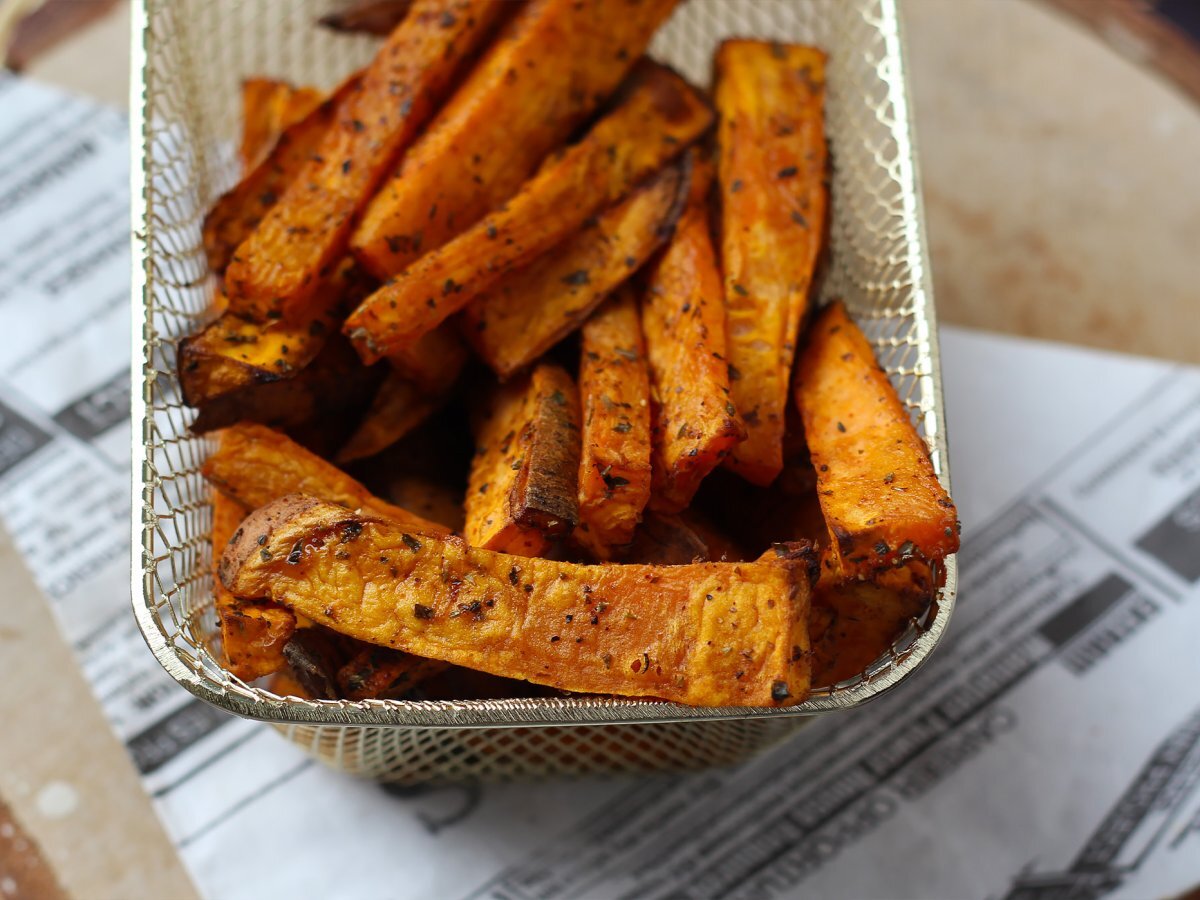 Hranolky ze sladkých brambor v Air Fryer, pro křupavý a měkký výsledek! - foto 4