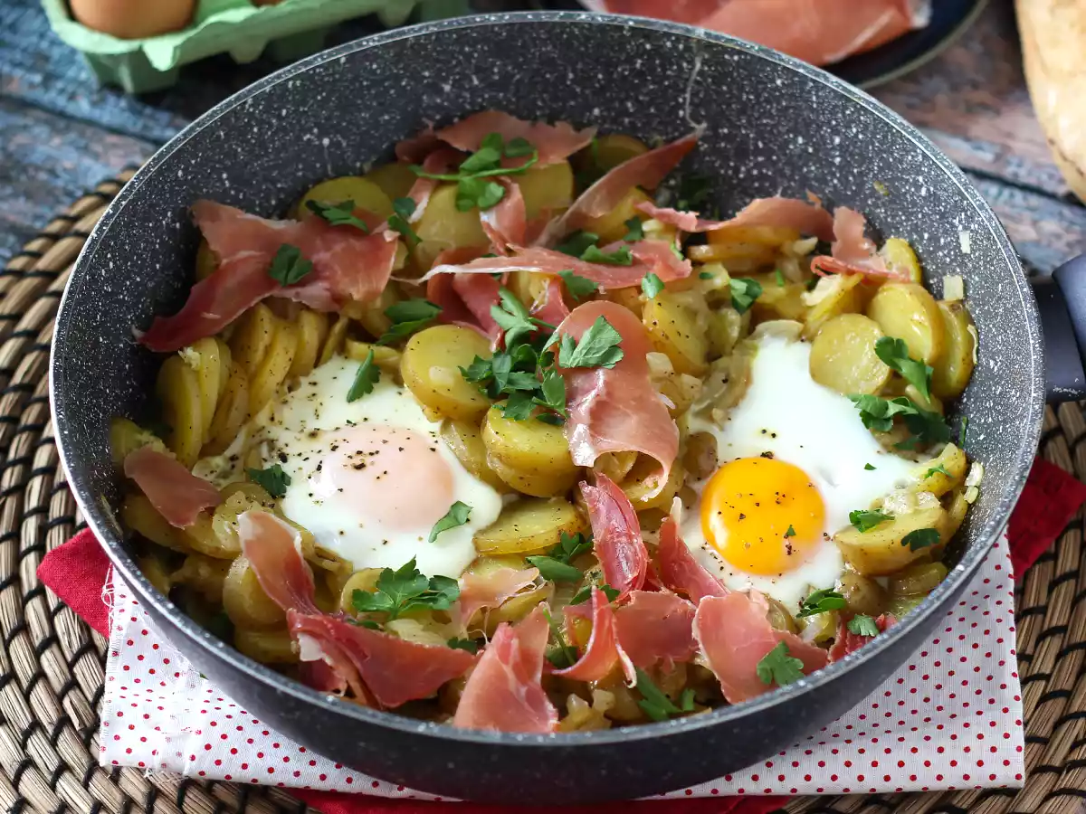 Huevos rotos, velmi snadný španělský recept na brambory a vejce - foto 3