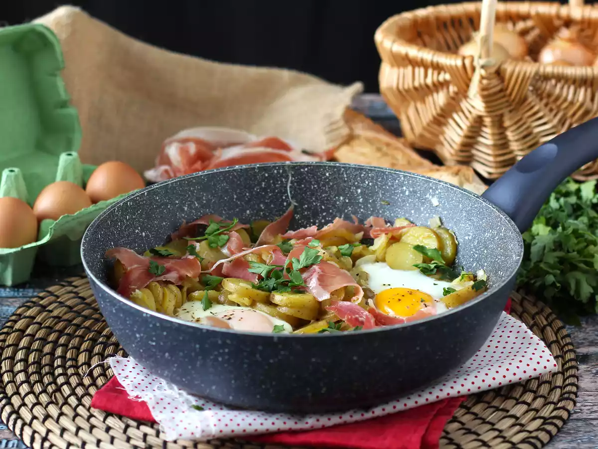 Huevos rotos, velmi snadný španělský recept na brambory a vejce - foto 5