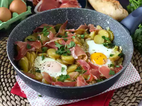 Recept Huevos rotos, velmi snadný španělský recept na brambory a vejce