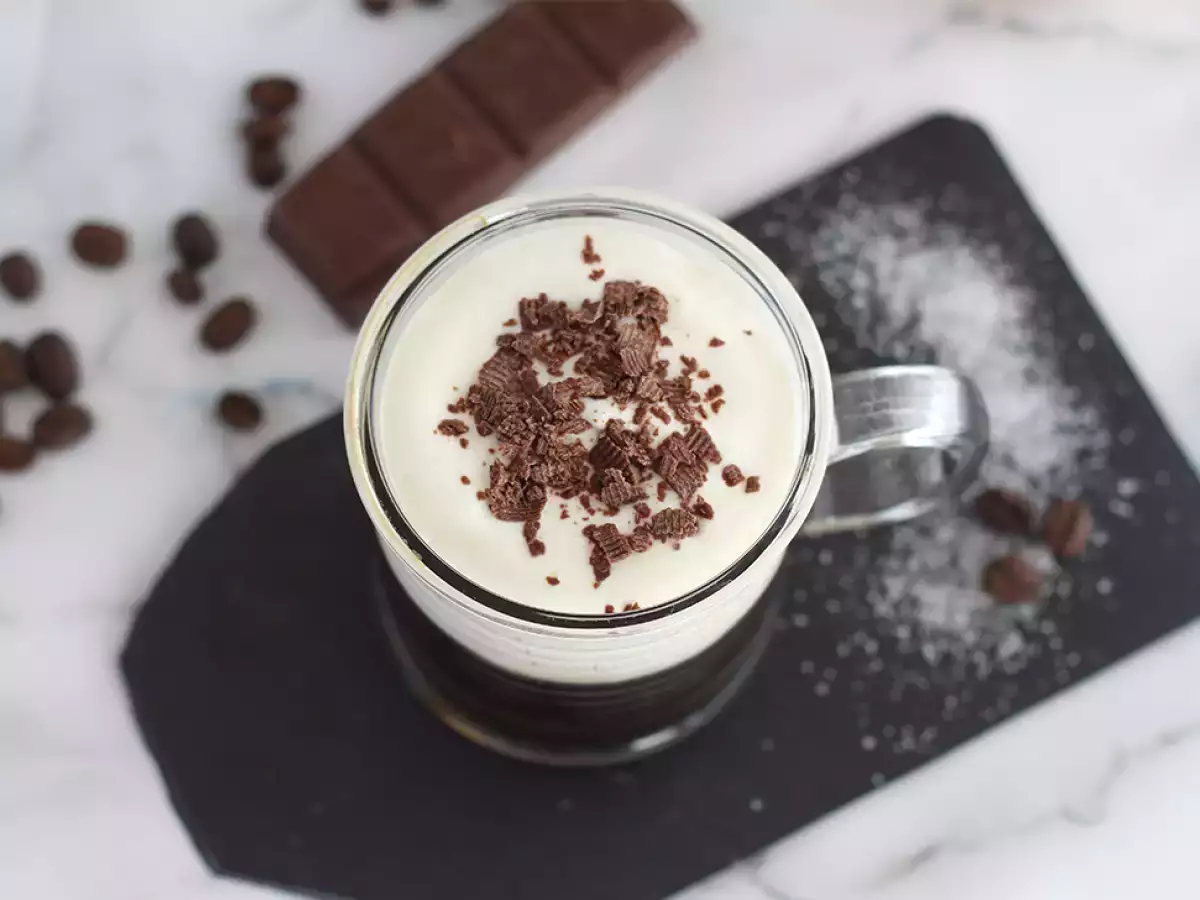 Irish Coffee (irská káva s whisky a šlehačkou) - foto 2