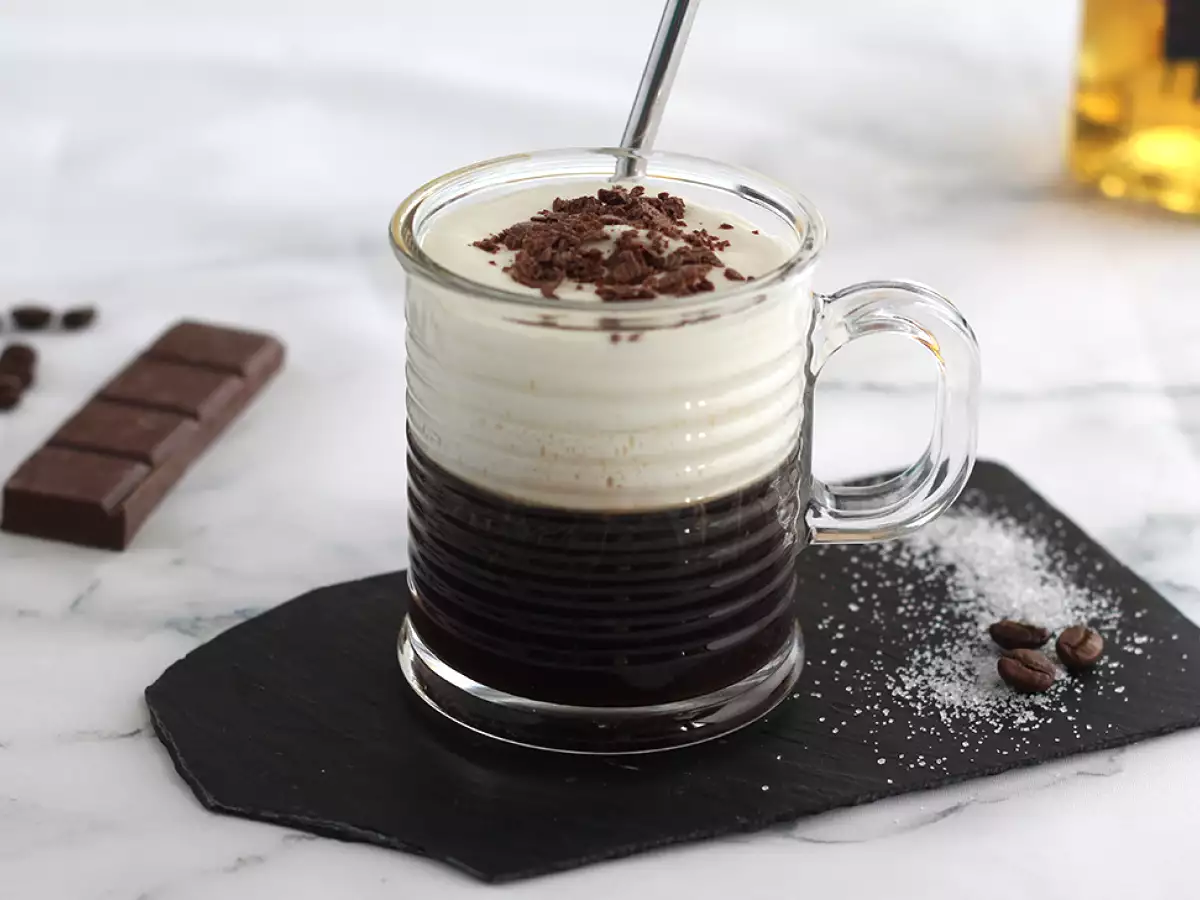 Irish Coffee (irská káva s whisky a šlehačkou) - foto 4
