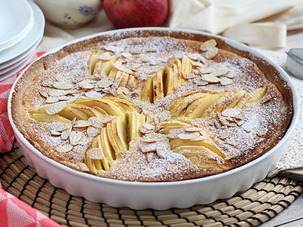 Jablečný a mandlový koláč (Tarte normande)
