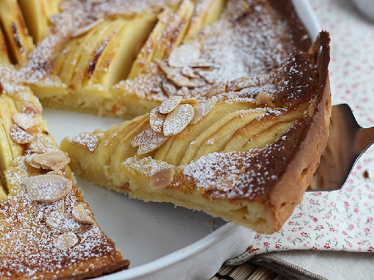 Jablečný a mandlový koláč (Tarte normande) - foto 2