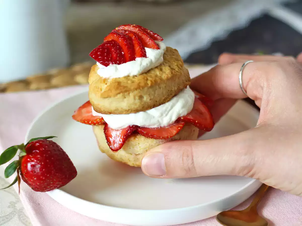 Jahodový shortcake: americký dezert s jahodami a šlehačkou, který nikdy nezklame - foto 2