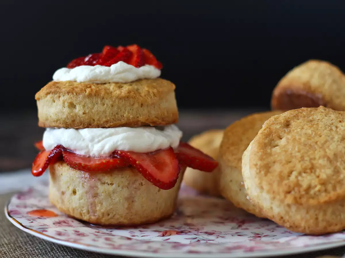 Jahodový shortcake: americký dezert s jahodami a šlehačkou, který nikdy nezklame - foto 5