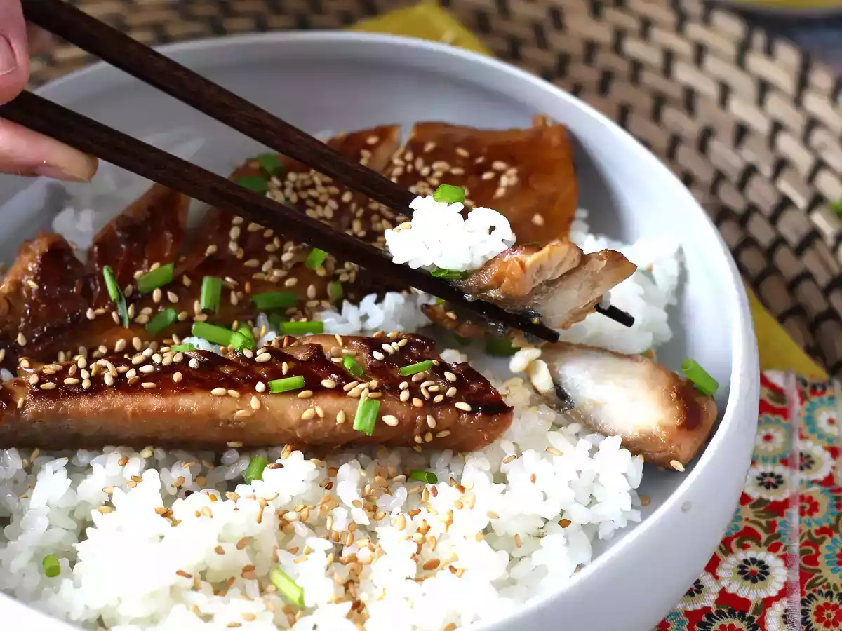 Jak připravit makrelu? Vyzkoušejte tento recept s glazurou ze sójové omáčky a medu! - foto 2