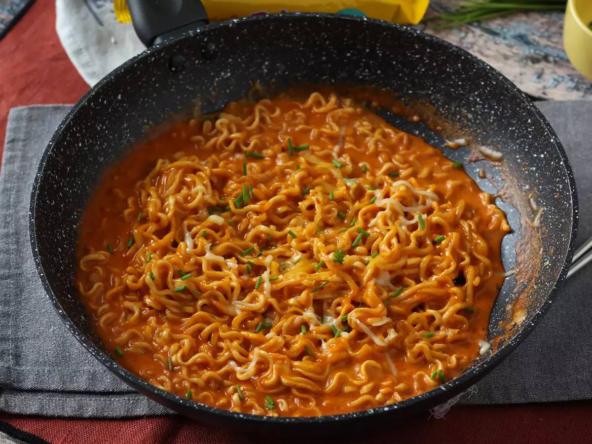 Jak připravit nudle Buldak Cheese? Rychlý a snadný recept! - foto 4