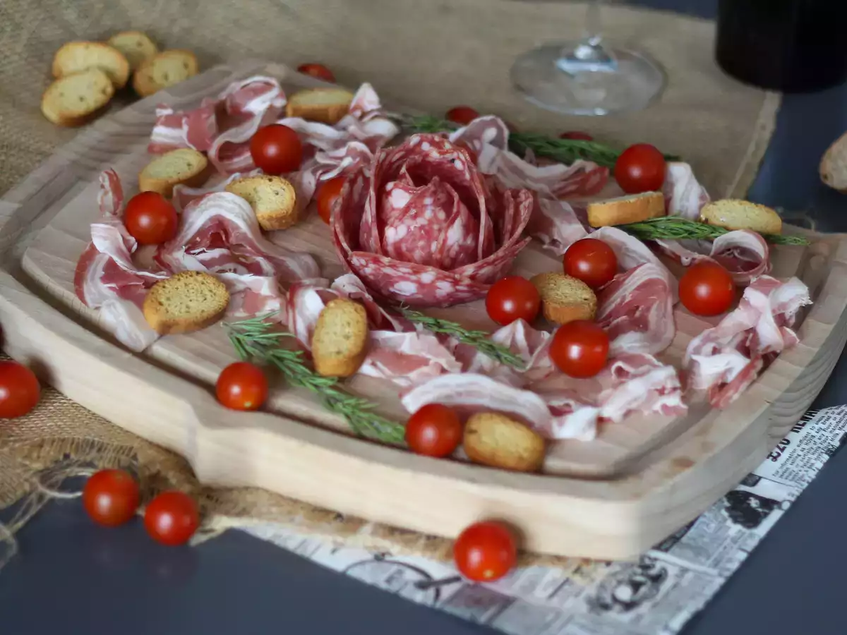 Jak připravit obložený talíř s uzeninami? Růžička z uzeniny!
