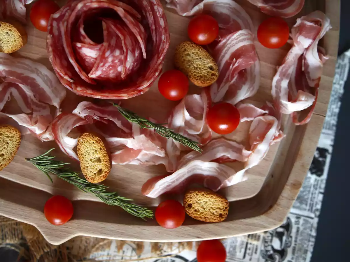 Jak připravit talíř s uzeninami? Pliage en forme de rose ! - foto 6