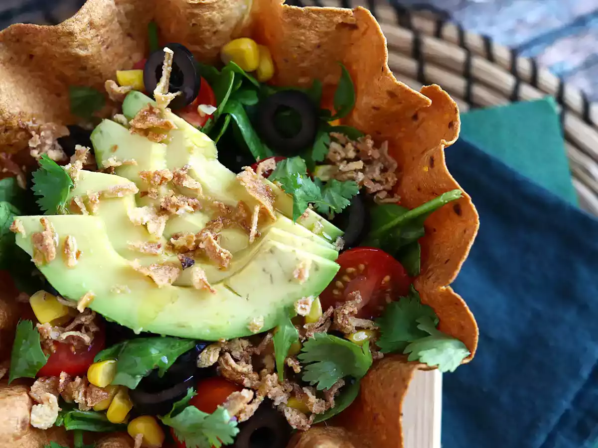 Jak připravit tortillové mísy? Snadný salát bez mytí nádobí! - foto 3