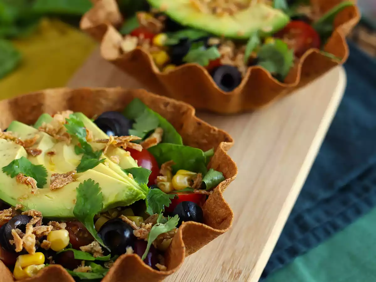 Jak připravit tortillové mísy? Snadný salát bez mytí nádobí! - foto 4