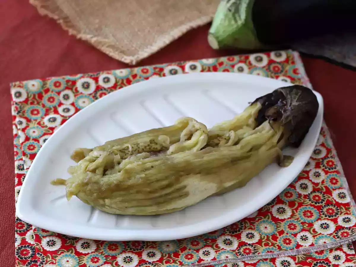 Jak snadno upéct a oloupat lilek v troubě?