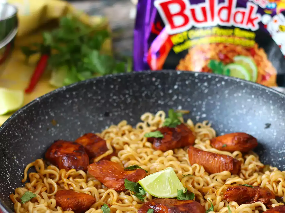 Jak uvařit nudle Buldak Habanero Lime s marinovaným kuřecím masem - foto 4