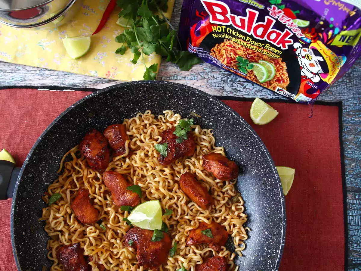 Jak uvařit nudle Buldak Habanero Lime s marinovaným kuřecím masem - foto 6