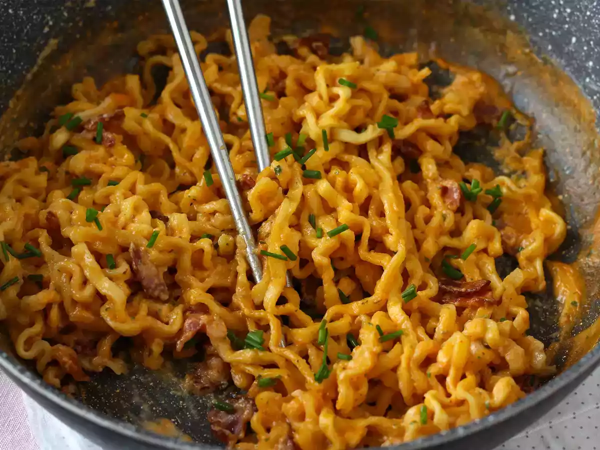 Jak uvařit nudle Buldak s příchutí carbonara? Nejlepší recept! - foto 2