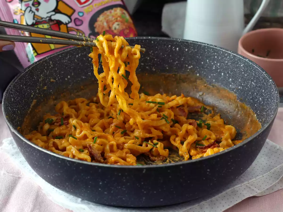 Jak uvařit nudle Buldak s příchutí carbonara? Nejlepší recept! - foto 3