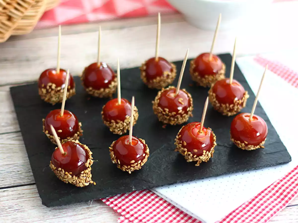 Karamelizovaná cherry rajčata se sezamovými semínky nebo rajčata lásky