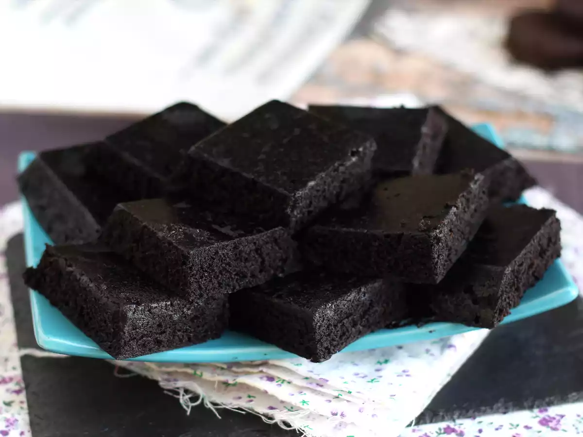 Koláč Oreo z pouhých 3 ingrediencí, hotový za 6 minut v mikrovlnné troubě!