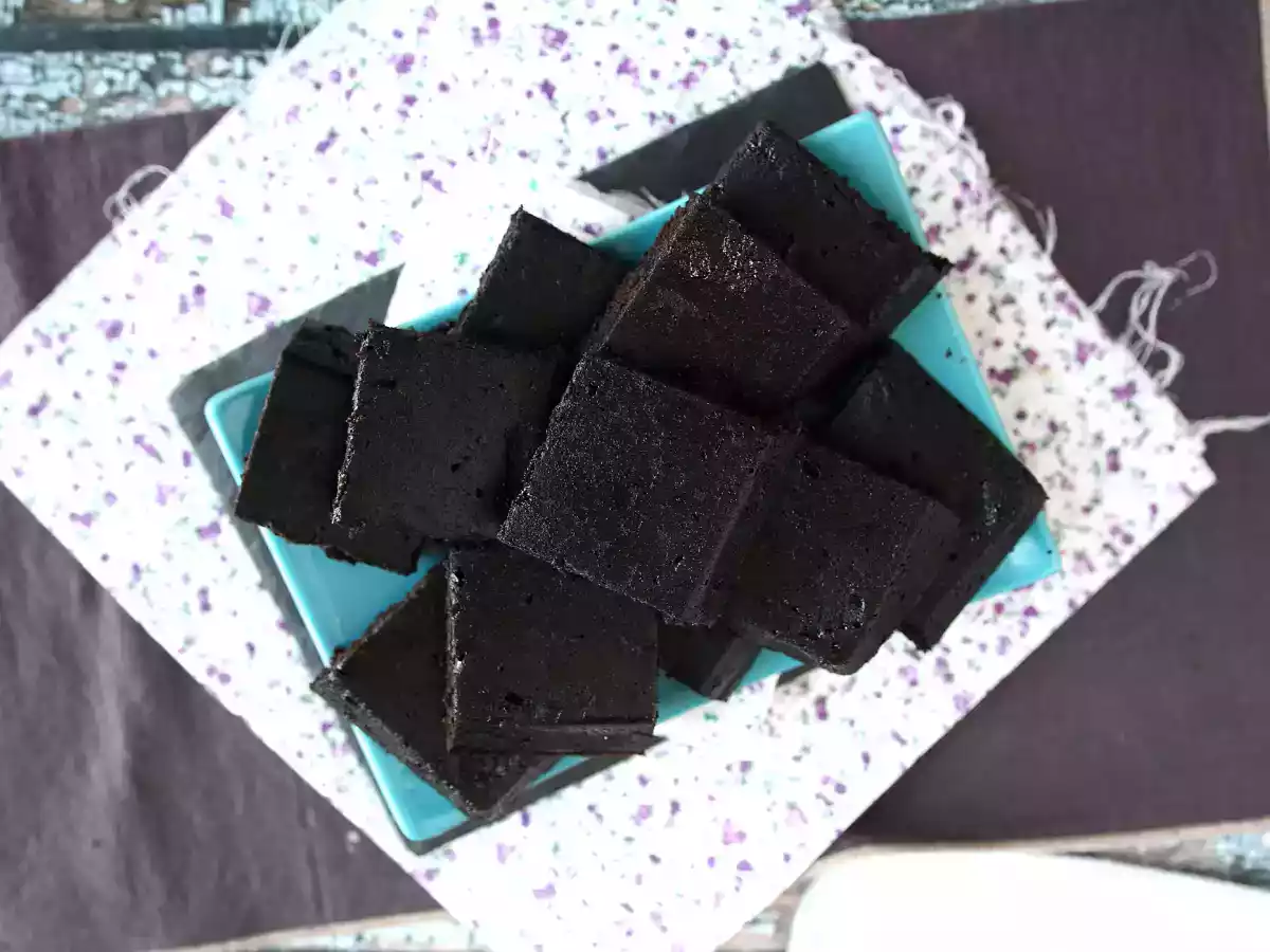 Koláč Oreo z pouhých 3 ingrediencí, hotový za 6 minut v mikrovlnné troubě! - foto 3