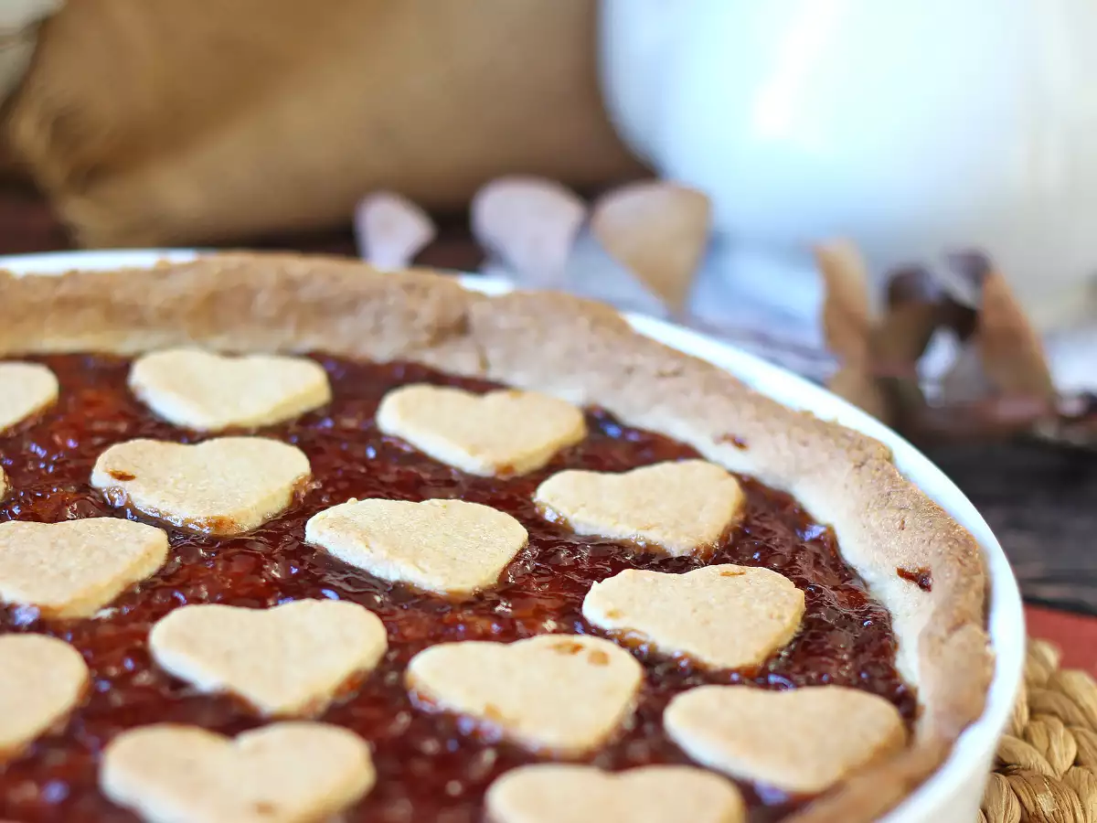 Koláč s jahodovým džemem: klasický recept na křehké pečivo (také srdce) - foto 3