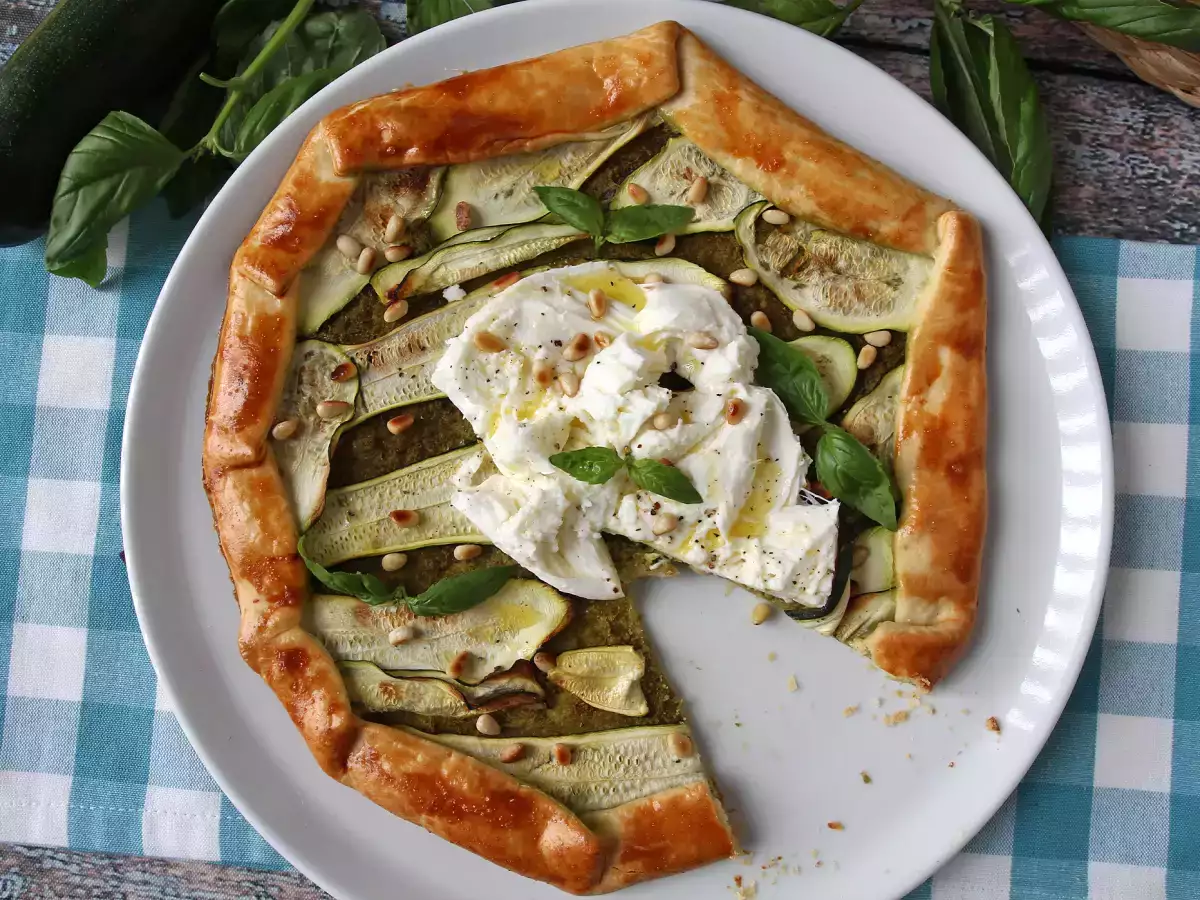 Koláč s pestem a cuketou: snadný recept, který voní jako léto! - foto 2