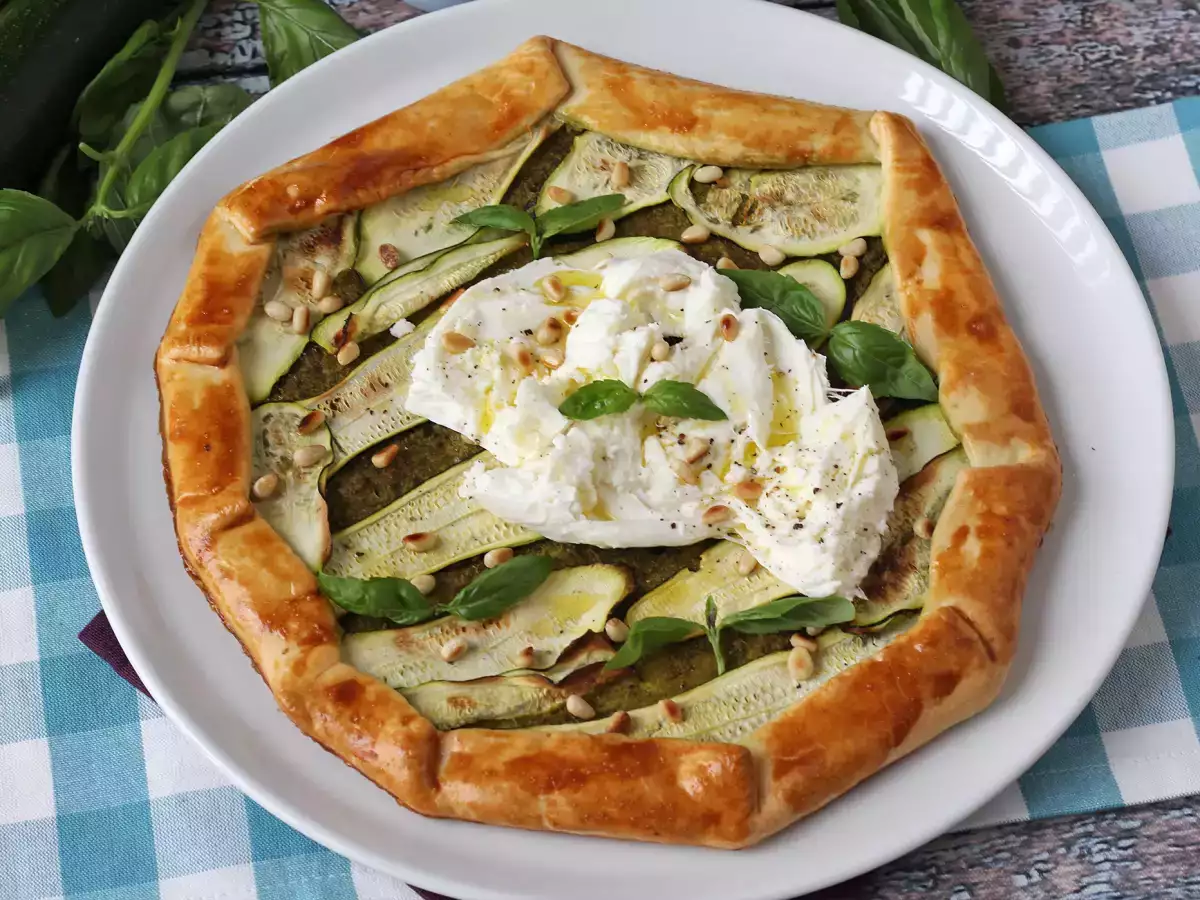 Koláč s pestem a cuketou: snadný recept, který voní jako léto! - foto 6