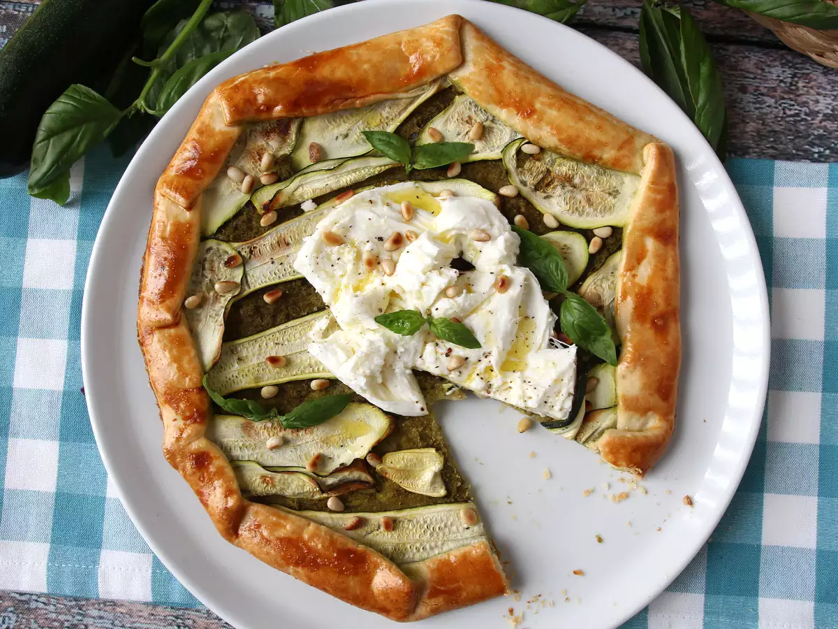 Koláč s pestem a cuketou: snadný recept, který voní jako léto! - foto 8