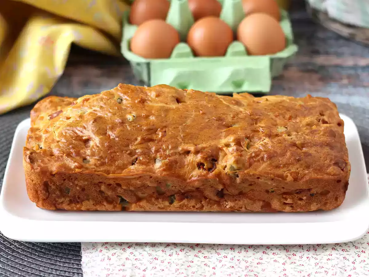 Koláč se šunkou, olivami a sušenými rajčaty se sýrem skyr - foto 2