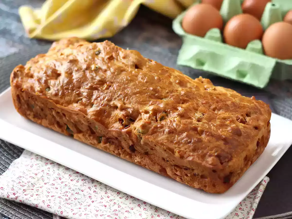 Koláč se šunkou, olivami a sušenými rajčaty se sýrem skyr - foto 4