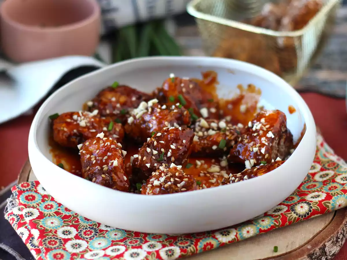 Korejské smažené kuře s pikantní omáčkou gochujang - Dakgangjeong - foto 2