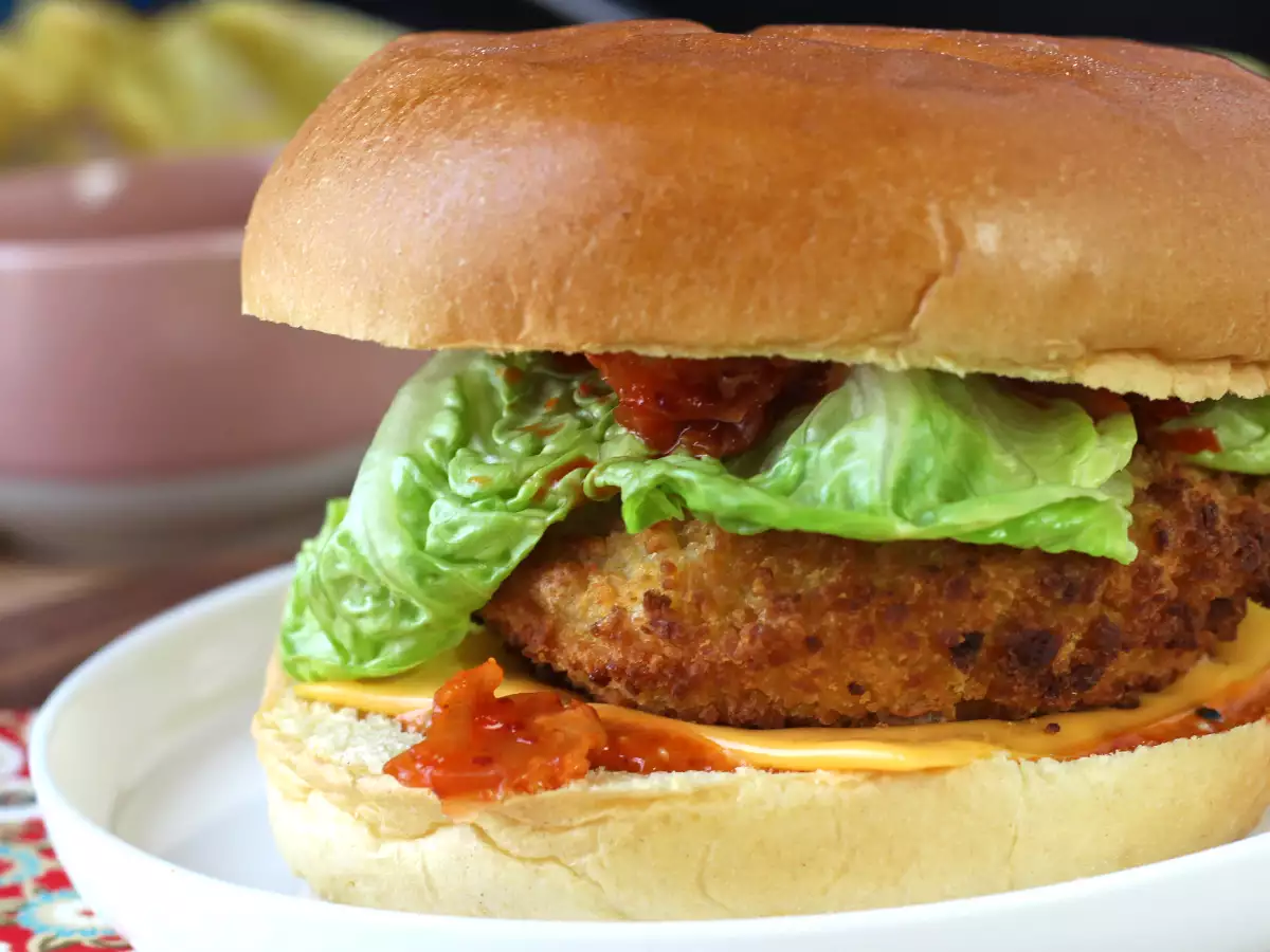 Korejský burger s křupavým kuřecím řízkem: pikantní a neuvěřitelně lahodný - foto 2