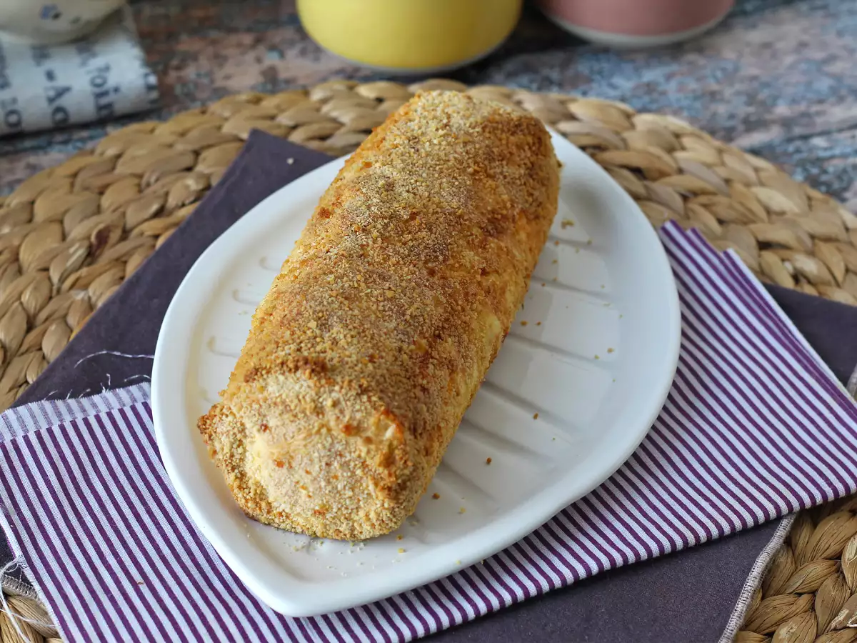 Kozí sýr v trojobalu z horkovzdušné fritézy: křupavý na povrchu a rozplývající se uvnitř - foto 2