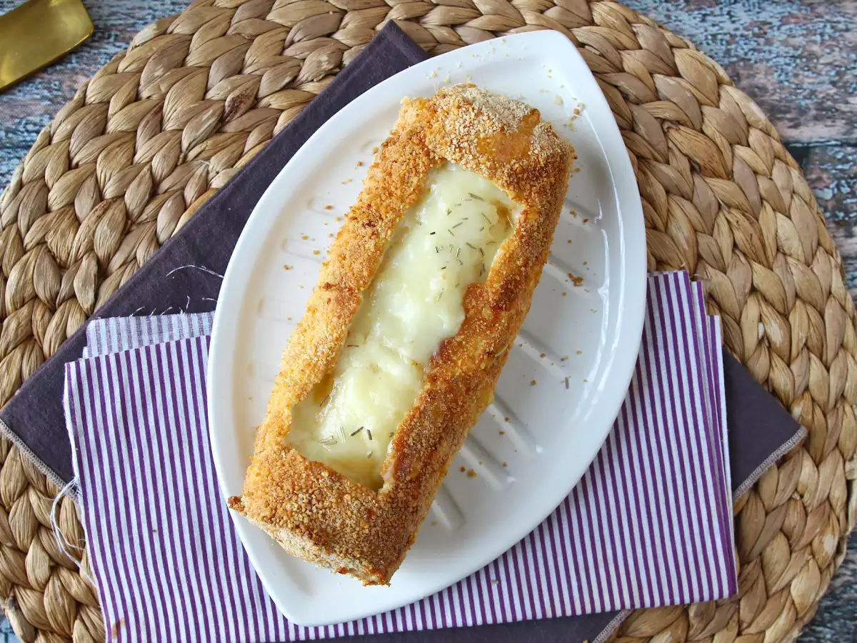 Kozí sýr v trojobalu z horkovzdušné fritézy: křupavý na povrchu a rozplývající se uvnitř - foto 8