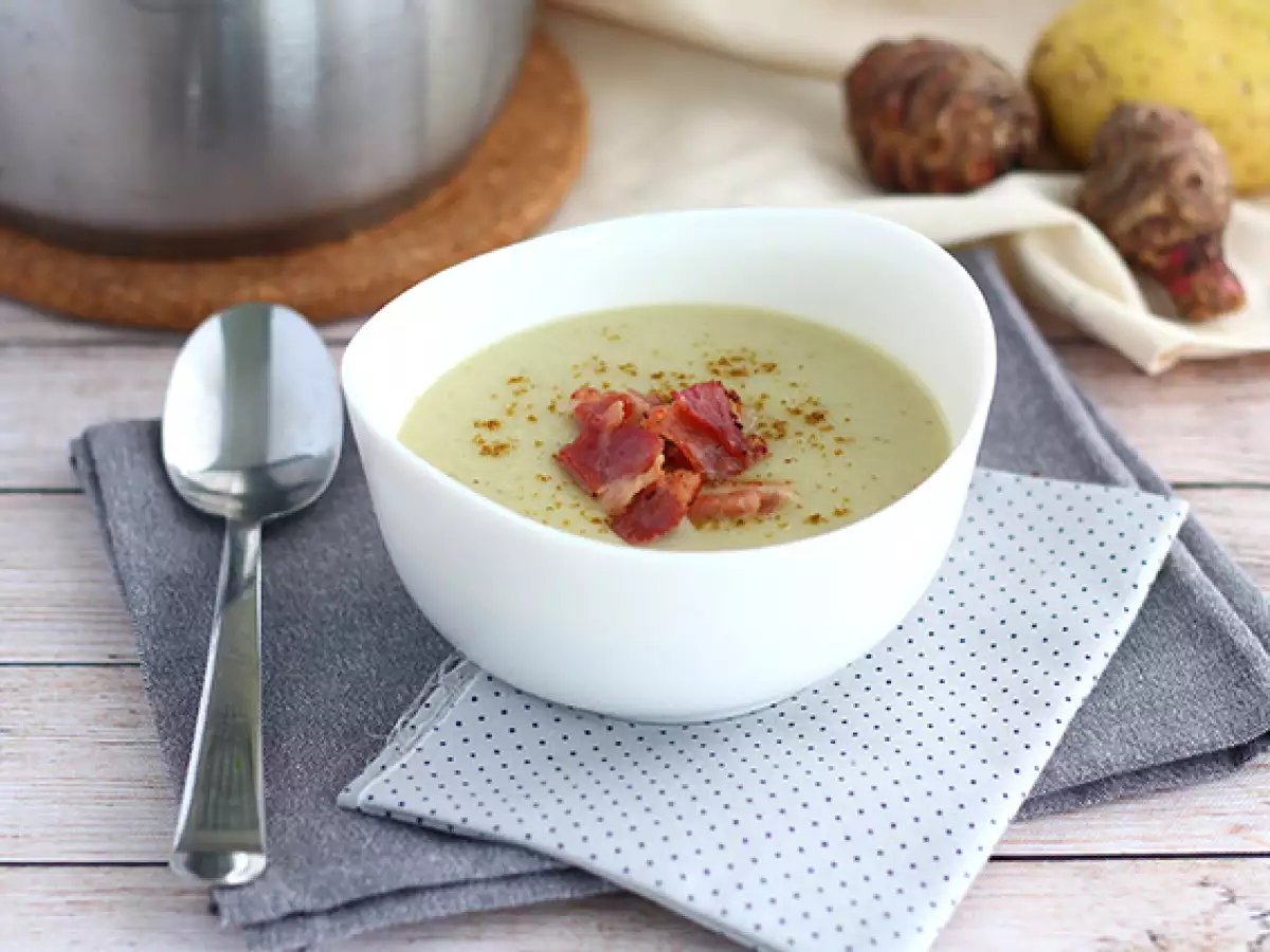 Krémová polévka z topinamburů, brambor a slaniny
